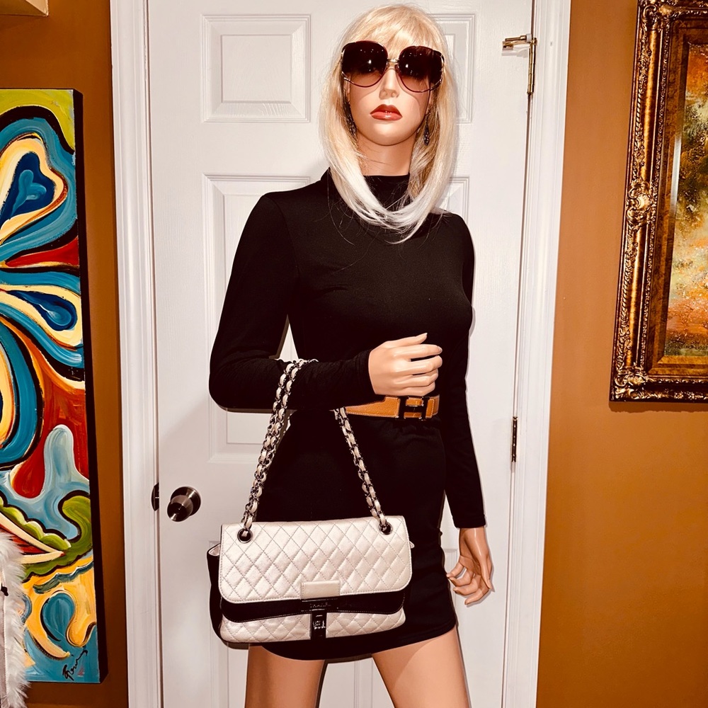 💃🏻♥️🥰Authentic Classic CHANEL Double Flap Rare Bicolor Medium Lambskin Bag - Picture 14 of 16